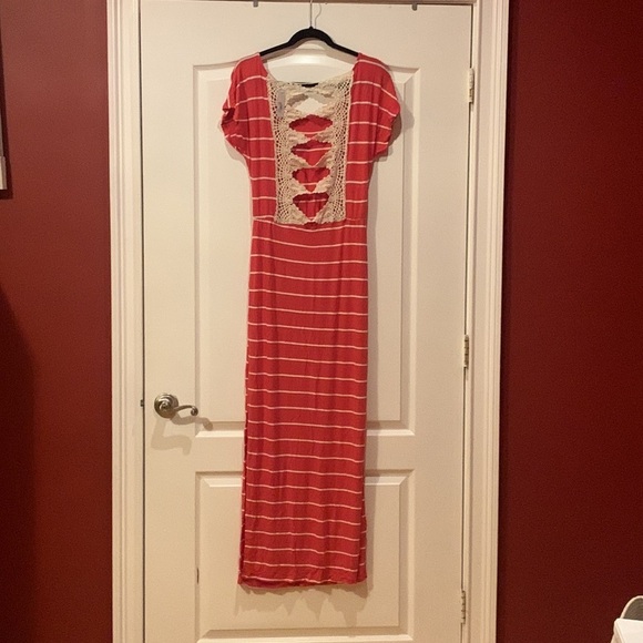 NWT Striped Flowy Crochet Back Long Dress - Picture 3 of 13